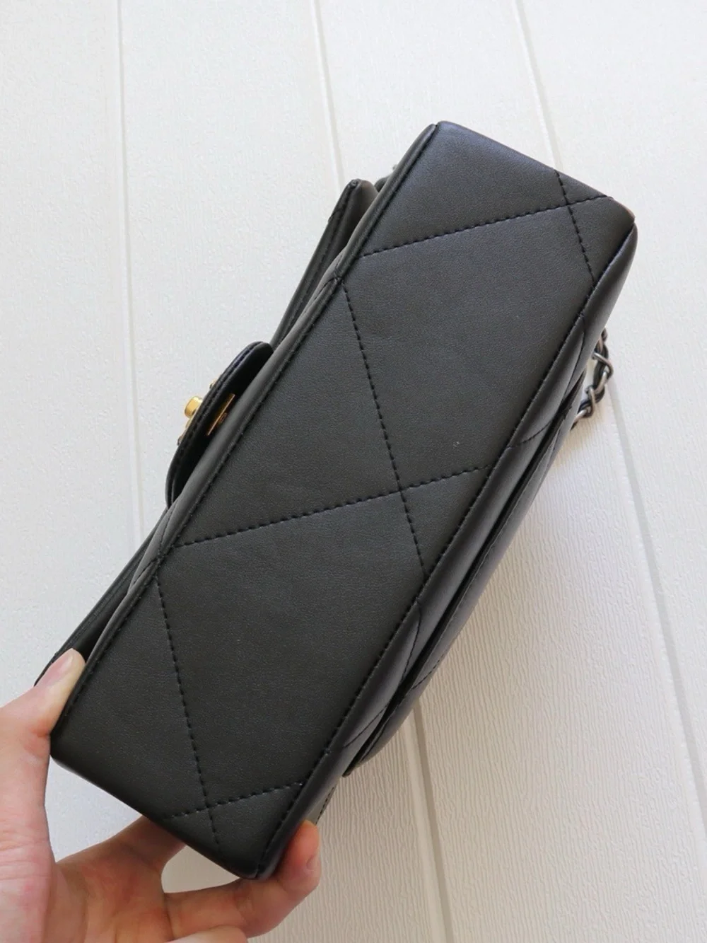 CHANEL Black Quilted Shoulder Bag with Gold Chain